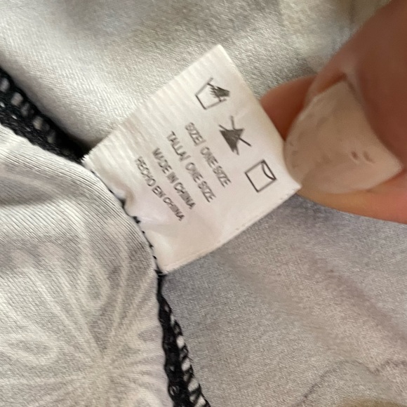 NO BRAND | Women’s Black & White Floral Leggings - Picture 4 of 4